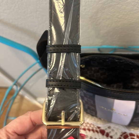 NWT London Fog handbag. Crossbody or shoulder.  Price firm - Picture 7 of 11